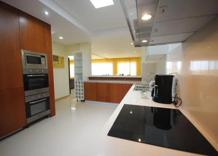 Superb 5 Bedrooms Agobar Tennis Court * Esposende